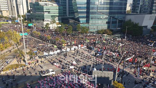 20일 오후 민주노총의 총파업 집회로 서울 서대문역 사거리 일대가 마비 상태다.(사진=이소현 기자)
