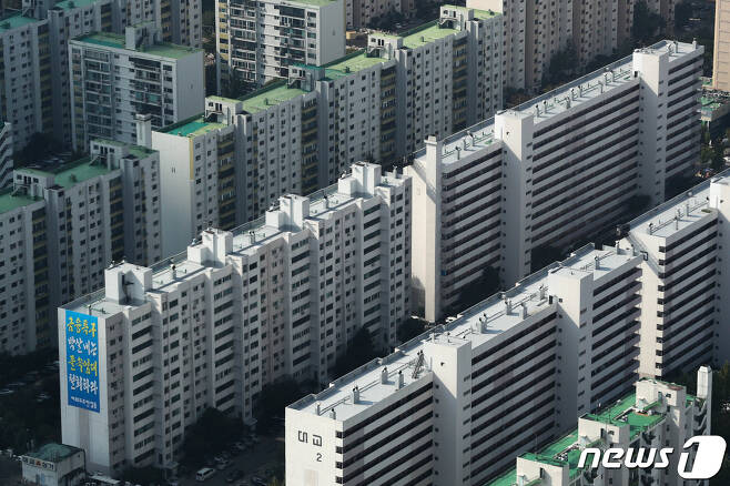서울에서 바라본 도심 아파트 밀집지역 모습. © News1 성동훈 기자