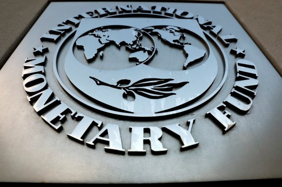 미국 워싱턴DC 소재 국제통화기금(IMF) 본부의 IMF 휘장 모습. 로이터뉴스1