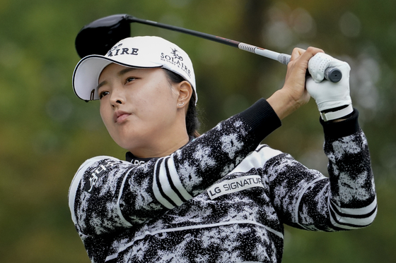 Ko Jin-young hits off the second tee in the first round of the Cognizant Founders Cup LPGA golf tournament, Thursday, Oct. 7 in West Caldwell, New Jersey. [AP/YONHAP]