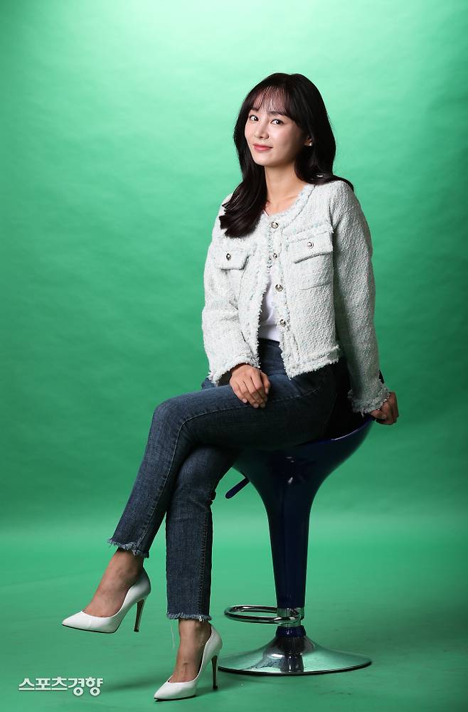 최근 종영한 KBS2 월화극 ‘경찰수업’에 출연했던 배우 김재인이 14일 서울 중구 정동공원에서 스포츠경향과 인터뷰에 앞서 포즈를 취하고 있다. 2021.10.14/정지윤 선임기자