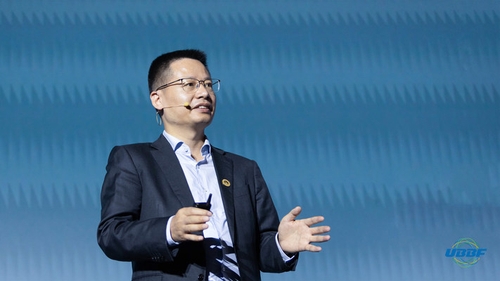 Kevin Hu, President of Huawei's Data Communication Product Line, delivered the keynote speech (PRNewsfoto/Huawei)