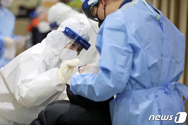 21일 충북에서 신종 코로나바이러스 감염증(코로나19) 확진자 41명이 추가됐다.(사진은 기사 내용과 무관함) / 뉴스1 © News1