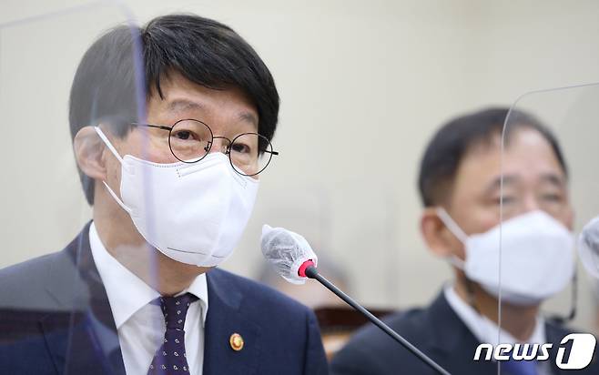 안경덕 고용노동부 장관. 2021.10.21/뉴스1