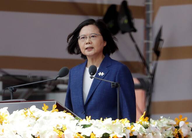 차이잉원 대만 총통이 10일 타이베이에서 열린 쌍십절(건국기념일) 경축식에 참석해 연설하고 있다. /AP 연합뉴스