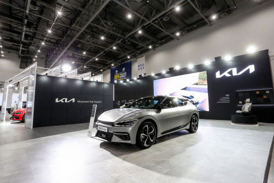'대구 국제 미래자동차 엑스포 2021' 기아관에 전시된 전기차 EV6. 기아 제공