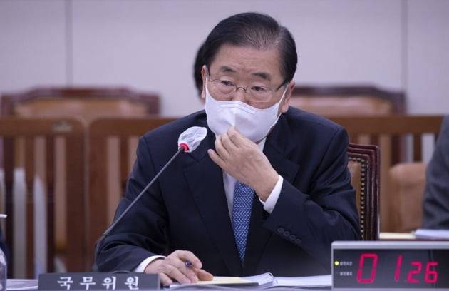 정의용 외교부 장관이 21일 국회 외교통일위원회의 외교부·통일부 등에 대한 종합감사에서 의원들의 질의에 답변하고 있다./ 국회사진기자단