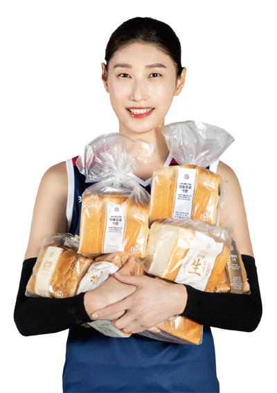 파리바게뜨의 토종효모식빵 모델로 발탁된 김연경 배구선수. [사진 제공 = 파리바게트]