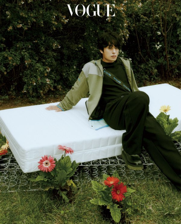 A sensual pictorial by Actor Koo Kyo-hwan has been released.Koo Kyo-hwan released a picture of the eco-friendly fashion/lifestyle platform Re:style in the November issue of Vogue, a fashion magazine.Restyle is an up-cycle fashion project that uses materials obtained from vehicles to collaborate with the fashion industry to showcase fashion products. This year, it attracts attention with global editorial stores.In a comfortable and soft atmosphere with the autumnal atmosphere, Koo Kyo-hwan completed his UNIQ and charming picture by matching the costume of Restyle with Koo Kyo-hwan mix.In particular, Koo Kyo-hwan, who has used the props reminiscent of the Restyle project freely to revitalize the picture, makes his personality more prominent.Koo Kyo-hwan has emerged as a popular topic this summer, starting with the Netflix special episode Kingdom: A Temple in 2021, and the movie Mogadishu Netflix series D.P.Koo Kyo-hwan, who has been loved by his sensual acting and intense presence in each work, is cast in the male character Jeong Ki-hoon of Tving original Freak in 2022 and is currently filming.Meanwhile, more photos of Koo Kyo-hwan can be found in the November issue of Vogue and Vogue.com.