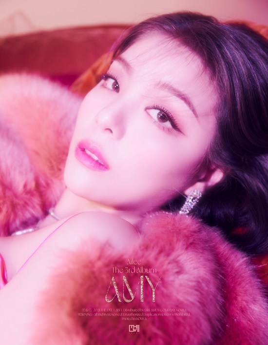 The Love Live!, a subsidiary company, released the first concept photo of Ailees regular 3rd album Amy (AMY) through official SNS at 6 pm on the 20th.Ailee in the open concept photo showed a more mature atmosphere wearing a pink fur jacket.Ailees visuals, which are more dazzling than shiny earrings, have inspired the admiration of viewers.Unlike the pre-release album LOVIN, which is full of lovely charm, it is expected that Ailee will meet Fascination Mood in this album.Ailee, who made her debut with Haven in 2012, has released a number of hits including Ill Show You and U&I, as well as showing off her unique tone and explosive singing skills, and is loved as a luxury vocalist.In addition, he has become an OST queen by singing OSTs of numerous works such as I will go to you like my first eye and When your tears wet my eyes.Lisners are paying keen attention to the different music Ailee will give back to her new full-length album in about two years.Ailees regular 3rd album Amy will be released on various soundtrack sites at 6 pm on the 27th.Photo: The Love Live!