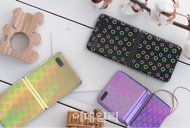 삼성전자의 폴더블폰 ‘갤럭시Z플립’. (사진= 삼성전자)