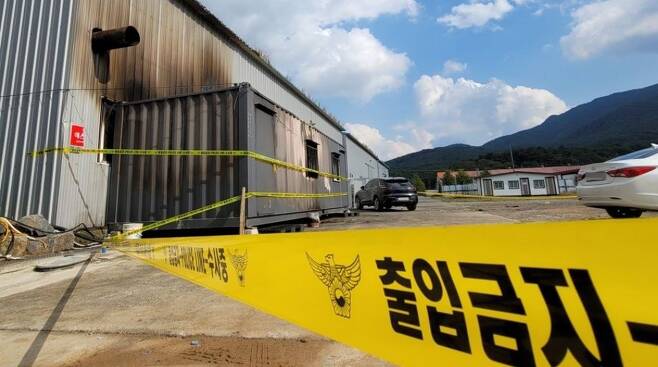 지난 19일 충남 청양 농공단지 컨테이너 화재로 4명이 숨진 현장 모습. /연합뉴스