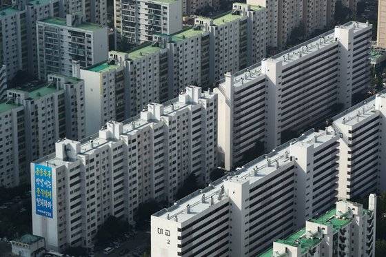 서울에서 바라본 도심 아파트 밀집지역 모습. 뉴스1