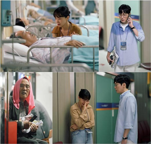Will happiness come to No Longer Human Jeon Do-yeon?Comprehensive programming channel JTBC Saturday Drama No Longer Human (playplayed by Kim Ji-hye, directed by Huh Jin-ho, Park Hong-soo) released a still cut containing Danger of his father Chang Sook (Park In-Hwan) on the 23rd, ahead of the 15th broadcast.The appearance of Jeon Do-yeon, who looks at his father in a bed in an emergency room, makes him sad.In the last broadcast, the denial and the steel which returned to their daily lives faced unexpected uninvited guests.The denial sharply set up a confrontation with Aran (Park Ji-young) who met at the hospital in Gina (Isena), and Kang Jae had a dangerous nervous battle with Jong-hoon (Ryu Ji-hoon), who came to his house.Kang Jae contacted the denial with exhaustion.Feeling, who had been trying to hide it, burst into his word I want to see, and the two finally confirmed each others sincerity by sharing a hot kiss following a deep hug.A denial that lost the reason for life while facing a failed self in the downhill of life.As soon as the change begins through the steel of others who have lived a completely different world and have not meant anything, his daily life shakes once again.It is not unusual for Changsuk, who is nervous in a strange place in the public photo.Soaked in the sudden rain, he is staring out the door, holding a bundle of flyers in one hand and a TV remote in the other.In the following photo, Chang Sook, who was brought to the emergency room, was caught. The appearance of Jung Soo (Park Byung-eun), who urgently calls, and the denial that ran in the rain late also attracts attention.He is holding his fathers hand in a sense of self-defeating beyond grief and worry, and eventually the denial escapes from the emergency room and bursts into tears that he has endured in front of the essence.What happened to Chang-sook, the father who was losing his memory, raises his curiosity when he comes to a tearful, endlessly affectionate woman.In the 15th broadcast on the 23rd, the denial and the steel enjoy a night date that is not the first act or coincidence, but a meeting led by a candid Feeling.But at the same time, the time stops with a fallen Changsuk wandering the road in a blurred memory.The life of injustice has been changing since I met the steel.The happiness that has come for a long time is falling again, and please watch what choice the injustice will make.Meanwhile, No Longer Human 15 times, which is only two times left to End, will be broadcast at 10:30 pm on the 23rd.