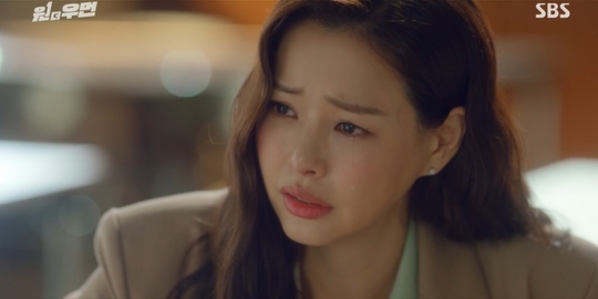 Lee Ha-nui wept at the truth that his father Jung In-gi, who had been resentful all along, was a righteous person, not an arsonist.In the 11th episode of SBS gilt drama One the Woman (playplayed by Kim Yoon and directed by Choi Young-hoon), which was broadcast on October 22, the truth of the Murder incident was gradually revealed 14 years ago.On this day, the supporting actors (Lee Ha-nui) and Han Seung-wook (Lee Sang-yoon) heard the shocking truth from Jang Seak-ho, who had earlier traffic accident.In the past, a person who gave money in exchange for false testimony that I saw someone burning in the arson case of a factory in Hanju bought a traffic accident of Kang Mi-na (Lee Ha-nui).In the meantime, Jang Seok-ho said that Kang Myung-guk (Jung In-gi), who was identified as the perpetrator of the arson case because of his false testimony, actually showed all the fires around the dormitory and knew (the fire) on the day of the incident.In fact, it was a righteous person who saved the lives of factory people, not arsonists.Since then, Cho has found a prison to hear the truth directly from Kang Myung-kook, and Kang Myung-kook has confessed that he is not the real criminal of the arson case.Kang Myung-guk also said, I received money instead of saying that I set fire. I did not know who it was, and I came to the police station and said it was a weeks employee.