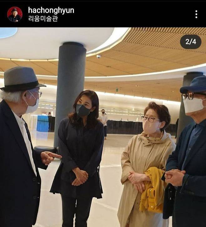 이서현 리움운영위원장(왼쪽 두 번째)이 재개관을 맞아 리움을 찾은 하종현, 이건용 화백을 직접 맞이하고 있다. 하종현 화백 인스타그램