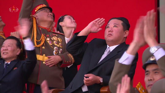 북한 조선중앙TV는 지난 11일 평양의 3대혁명전시관에서 김정은 국무위원장이 참석한 가운데 국방발전전람회 ‘자위-2021’이 열렸다고 13일 보도했다(사진=뉴시스).