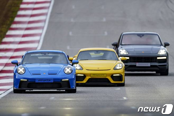 포르쉐 911 GT3(왼쪽부터), 718 카이맨 GT4, 카이엔 터보 GT(사진제공=포르쉐코리아) © 뉴스1