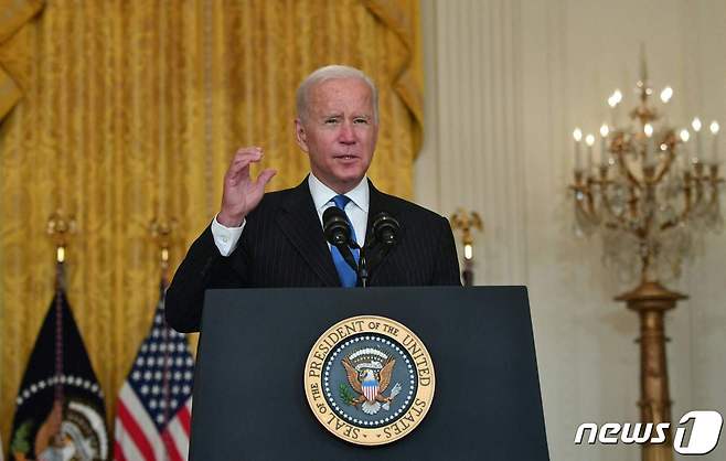 13일(현지시간) 조 바이든 미국 대통령이 워싱턴D.C 백악관에서 국제 교통 공급망 병목현상에 대한 연설을 하고 있다. 2021.10.13 © AFP=뉴스1