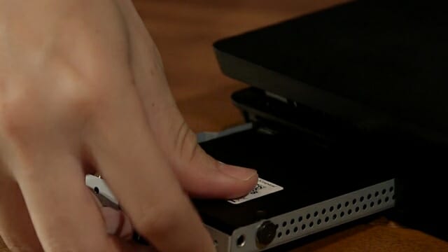 PS4는 SATA3 SSD만 지원해 성능 향상 폭이 크지 않았다. (사진=씨넷닷컴)