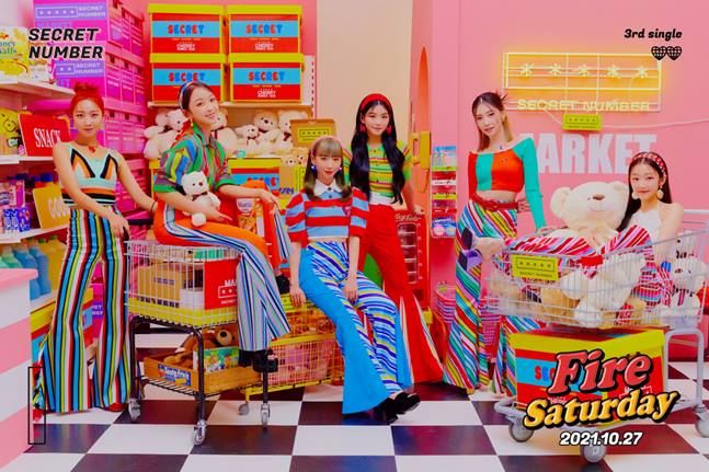 Group Secret number (SECRET NUMBER), which turned into a six-member group, has unveiled a new look.Secret number (Lea, Dita Istrefi, Chen Xi, Min-ji, Sudam, and Ju) posted a group Teaser image of the third single Fire Saturday released on the 27th of this month through the official SNS at 0:00 on the 25th.In the image, Secret number poses in colorful striped pattern costume.The atmosphere of the six members brilliant visuals and colorful toy shops blends to catch the eye.In particular, Secret number showed the first complete appearance after recruiting new member Min-ji, the state.Secret numbers colorful charm is getting more attention from global fans.Secret number is turning into Retro girl this time, raising expectations: As it offers exciting sound from individual Teaser videos, it will be dancing in trumpet pants.Secret number, which meets fans in about 11 months, is expected to solidify its position as a Super Rookie, showing six extraordinary synergies.