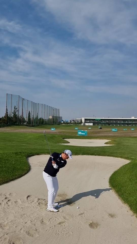 대회전 벙커샷을 연습하는 함정우