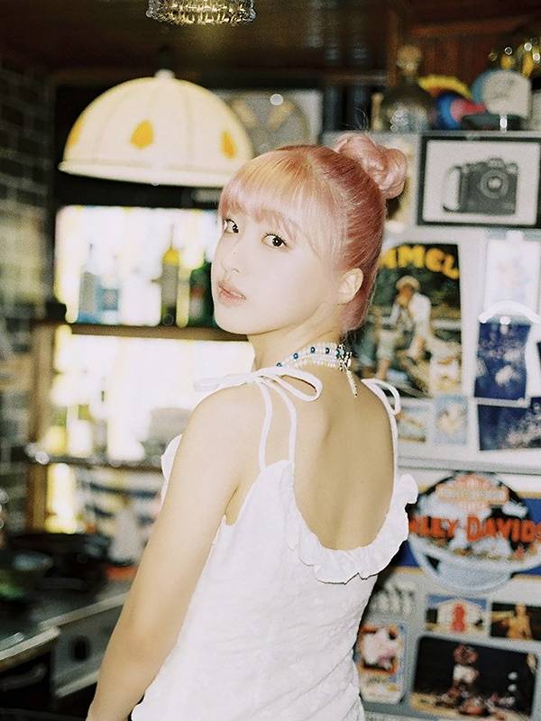 아도라 전속계약 / 사진=오라엔터테인먼트 제공