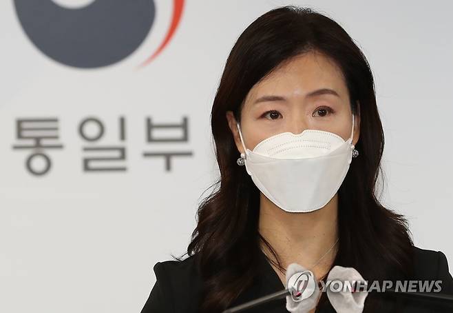 북 단거리 탄도미사일 발사 관련 통일부 입장 발표 (서울=연합뉴스) 백승렬 기자 = 이종주 통일부 대변인이 19일 정부서울청사 브리핑실에서 북한의 단거리 탄도미사일 발사 관련 정부 입장을 발표하고 있다. 2021.10.19 srbaek@yna.co.kr