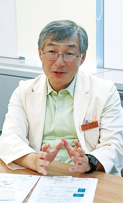 안진석 삼성서울병원 혈액종양내과 교수는 “과거에는 폐암 말기라고 하면 ‘절망’만 하는 환자들이 많았다”면서 “이제는 4기라고 하더라도 혁신 항암제로 치료하면 완치를 기대할 수도 있다”고 말했다. 사진 조선비즈 DB