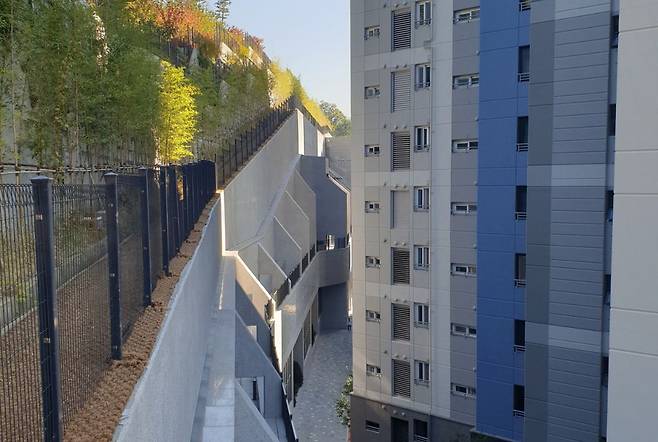 특혜의혹 제기된 백현동 아파트 옹벽