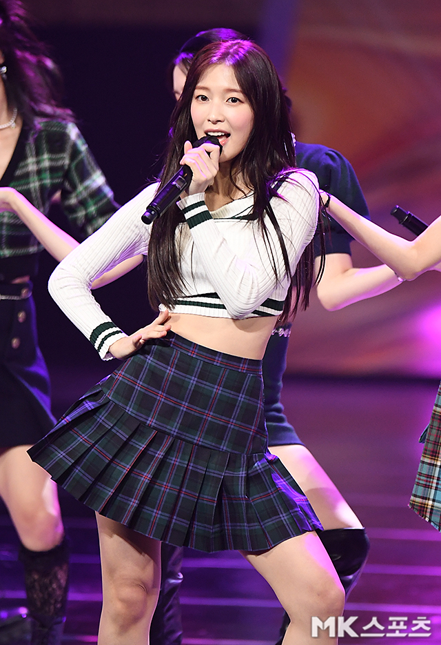 OH MY GIRL Arin is celebrating the 2021 Korea Popular Culture Art Prize held at the National Theater of Korea, Jangchung-dong, Seoul on the afternoon of the 28th.