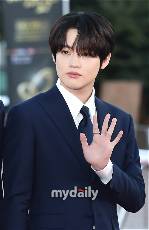 NCT DREAM Chenle is attending the red carpet event of 2021 Korea Popular Culture and Arts Award Ceremony held at the National Theater of Korea, Jangchung-dong, Seoul on the afternoon of the 28th.