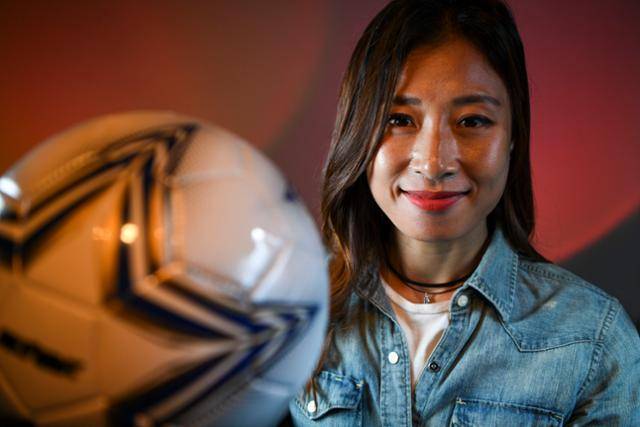 그는 축구가 좋아 선수를 했고, 역시 축구가 좋아 심판을 하고 있다. 한지은 인턴기자