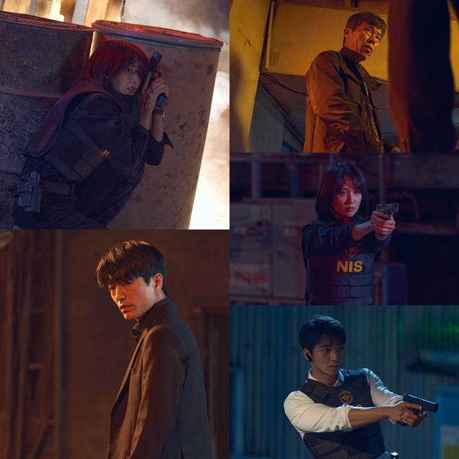 Moebius: The Black Sun shows the confrontation of the trembling characters.In the second episode of MBCs Golden Earth, which airs on October 30, MBCs Moebius: Black Sun (playplayplay by Yoo Sang/director Wi Deuk-gyu), Seo Soo-yeon (Park Ha-sun) chases Kim Jae-hwan (Choi Deok-moon), while also contacting the black agent Jang Chun-woo (Jung Moon-sung), who hid The Trace, and is more tense. The story follows.Seo Soo-yeon was earlier helped by Jang Chun-woo to punish Lee Kun-ho (Jeong Hwan), a long-time enemy, and escaped from the crisis, but was embarrassed by the superiors order to kill him.After the incident, Jang Chun-woo disappeared the Trace, and Seo Soo-yeon infiltrated the document storage room in the NIS to help him contact him again with an accident.However, at this time, NIS senior Kim Jae-hwan, who had a friendship with Seo Soo-yeon from China, suddenly approached Seo Soo-yeon and shocked the house theater with a cold attitude.As such, Moebius: Black Sun showed an unpredictable development in just one episode, and Seo Soo-yeon and Oh Kyung-seok (Hwang Hee-hee), who are engaged in a violent gunfight on the scene, were captured.I look somewhere and I wonder who will be at the end of the two peoples eyes pointing at the gun.In addition, Jang Chun-woo, who disappeared the Trace in the first time, reappears and attracts attention.I wonder if he, who has been out of touch for a long time, really has a body in the dark world with his back to the organization, or if there is another story.It is noteworthy whether he can dramatically re-slap with Seo Soo-yeon, who has been supporting him for the time being.