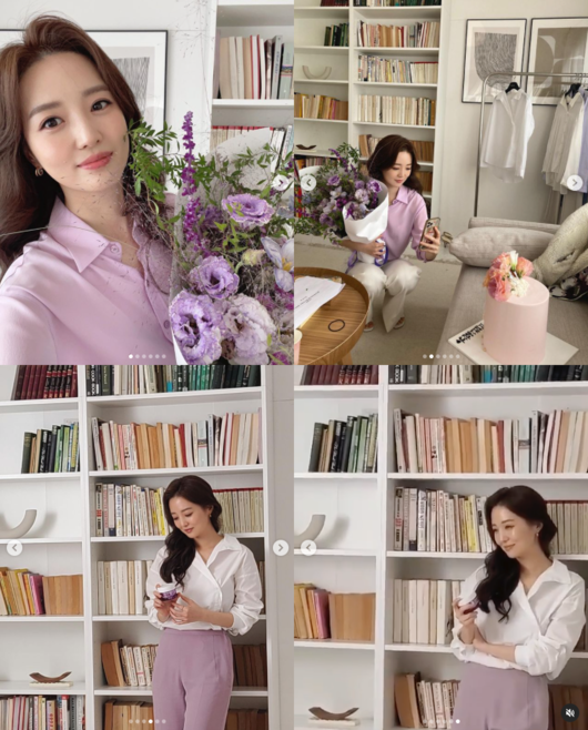 Oh Sang-jins wife Kim So-young showed off her dazzling beautyKim So-young released several photos on his personal Instagram account on the afternoon of the 30th with a message saying, Happy Saturday to work, my favorite purple feast.In the photo, he is wearing a light purple shirt and holding a bouquet of purple color, another photo of him changing into a white shirt, but wearing a light purple slacks, proving to be a purple lover.Kim So-young is widely known as a big fan of BTS, apparently affectionate for the iconic purple color of BTS.Meanwhile Kim So-young marriages her senior announcer Oh Sang-jin in 2017 and gave birth to her daughter in September 2019.Currently, we are busy with various broadcasting activities and book cafe operation.SNS