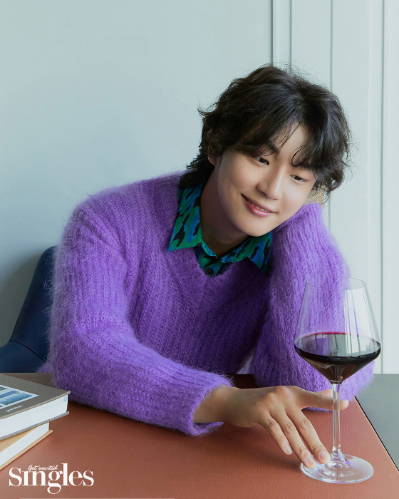 On November 1, Magazine Singles released a picture of a boyfriend-looking picture with a warm-hearted look wearing a knit with a lovely color feeling together with Yoon Shi-yoon.Yoon Shi-yoon is expected to give a warm echo to many people, participating in a donation campaign for Annas House every time I buy three kinds of Cantine Leonardo da Vinci wine developed by Nara Cela.In his appearance, which shows a colorful face every cut, the staff of the filming site said that the modifier herbal actor was not attached to it.In addition, he completed a visual photo book that is as good as a model by freely moving from a boy like a mischievous boy to an intellectual autumn man with a lovely smile.During the filming, Yoon Shi-yoon overwhelmed everyones gaze with a relaxed pose and various facial expressions as a veteran.Yoon Shi-yoon, who usually reads a lot of books to fill his own shortcomings, said, I can not show it more because I know it, but I just do not know it.So I often watch videos of books and lectures on YouTube, and people who read a lot often want to write and express when they want to write.If you know something else, it will help you when you understand the current troubles or postpone them in front of the camera. Meanwhile, Yoon Shi-yoon appears in the first drama film Birth about the life and death of Father St Andrew Kim Taegon.He is going to shoot with Ahn Sung-ki and Choi Moo-sung.