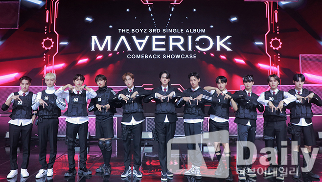 The group The Boyzs third single album, Maverick (MAVERICK), was released live on the afternoon of the afternoon.The showcase was attended by The Boyz Weekly School, Young Hoon, Starring, Present, Sangyeon, Sunwoo, Q, Kevin, Jacob, Eric and New.