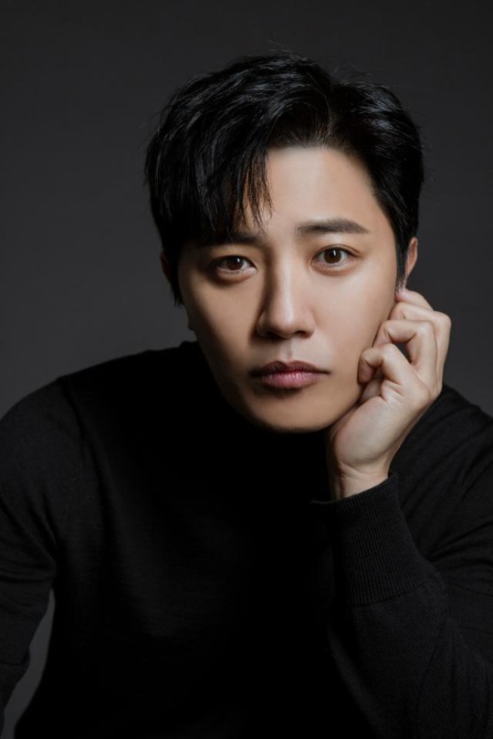 Actor Jin Goo was diagnosed with a new coronavirus infection (Corona 19). According to the report on February 2, Jin Goo has recently been diagnosed with corona 19 and is undergoing isolation treatment.Jin Goo contacted Corona 19 confirmed in preparation for his next film last month, and confirmed it after receiving a Corona 19 PCR (gene amplification) test.After the Corona 19 confirmation, it is moved to an isolation facility and is being treated.It was asymptomatic at the time of the test, and it has been reported that there is no more than condition until now.Jin Goo debuted in 2003 as a drama All-in Lee Byung-hun, and made his debut in the drama Rigal High, Untouchable, Dawn of the Sun, Beyond Genius Lee Tae-baek, Swallow the Sun, Spotlight, and so on. It is loved by the public by acting various characters in various works such as Yeonpyeong Haejeon, Cecibong, Myeongri, Target.