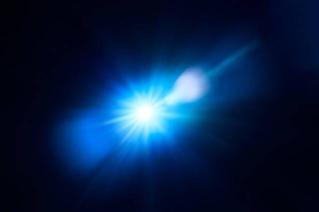 블루라이트를 차단하는 여러 방법 중 티타늄디옥사이드가 포함된 자외선 차단제 가장 효과적이다./사진=클립아트코리아