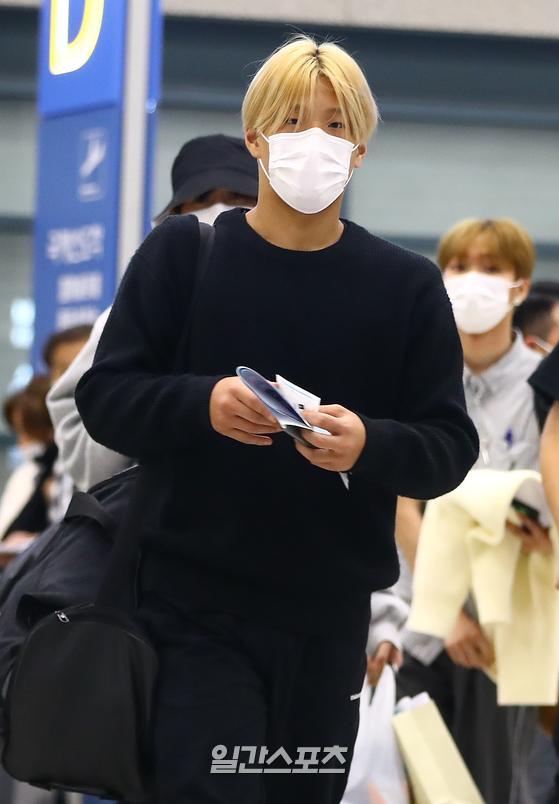 Junseo of Group DKB is arriving at Incheon International Airport Terminal 1 after attending the Dubai Expo in Dubai on the afternoon of the 3rd.