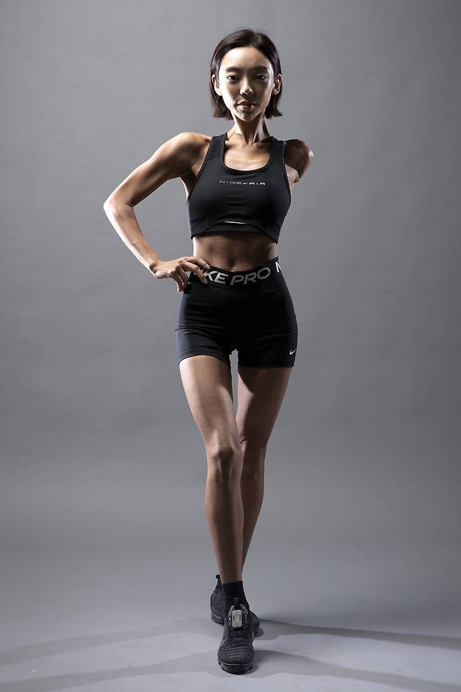 교통사고로 왼쪽 팔을 잃고도 독하게 훈련해 WBC 피트니스 대회에서 우승한 김나윤씨. 장진영 기자