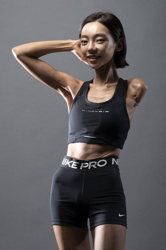 교통사고로 왼쪽 팔을 잃고도 독하게 훈련해 WBC 피트니스 대회에서 우승한 김나윤씨. 장진영 기자