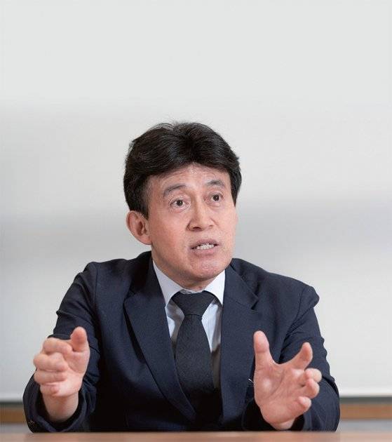 ‘기본 시리즈의 전도사’로 수식되는 최배근 건국대 경제학과 교수는 이재명 민주당 대통령 후보의 정책조정단장을 맡고 있다. ‘불안한 실험’이라는 시각에 대해 그는 ‘국가운영 시스템의 혁신’이라고 맞받았다.