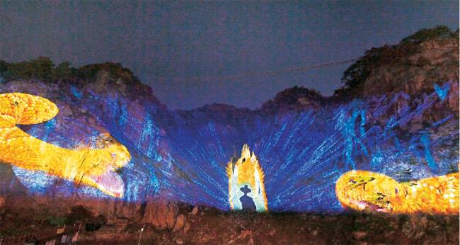 간현관광지에서 밤마다 상영하고 있는 ‘나오라쇼’.