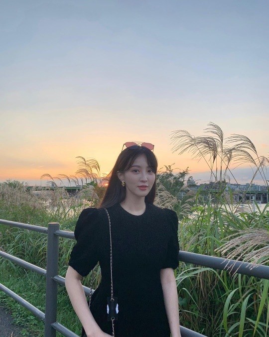 Jung Hye-sung posted a picture on Instagram on the 4th with an article entitled Goodbye for the fall.In the photo, Jung Hye Sung is showing off her beauty in the Han River. The netizens who saw it responded such as My sister is pretty and It looks so good in the fall background.Meanwhile, Jung Hye-sung appeared in the TVN drama Nida Chillima Mart, which ended in 2019.