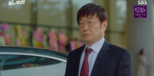 Kim Chang-wan shocked Lee Ha-nui and Lee Sang-yoon by handing over the decisive evidence they found to Jin Seo-yeon.In the 15th episode of SBS gilt drama One the Woman (played by Kim Yoon and directed by Choi Young-hoon), which aired on November 5, the figure of a supporting actor (Lee Ha-nui) struggling to catch Han Sung-hye (Jin Seo-yeon) was portrayed.On this day, Cho noticed that Kim Eun-jung (Lee Ha-nui) was a full-body molding Kang Mi-na and went to rescue her in Danger to be caught by Han Sung-hye.Kim Eun-jung, who once passed Danger by the supporting actor, asked the supporting actor why he did not run away even after finding USB with Han Sung-hyes weaknesses. Everyone knows something about Han Sung-hye.We have to find out that, he said meaningfully.But Kim Eun-jung failed to tell all the truth to the supporting actor: soon, a triangular wave called by Han Sung-hye appeared and hit Kim Eun-jung on the head, making him unconscious.In addition, Cho Yeon-ju was arrested as a detention center after being issued an arrest warrant for Yuko Fueki Groups complaint.Han Sung-hye did not miss this opportunity and accused him of wielding violence against the gangsters, suspicions of gangsters and connections, and suspicions of stealing Kim Eun-jung, who was in his protection.In this situation, Cho Yeon-ju was dismissed as prosecutor.Still, the supporting actor, who was released from the detention center on condition that Han Seung-wook handed over all the delegated rights related to Yuko Fueki group to Kang Eun-hwa (Hwang Young-hee), began to move for revenge even when he took off his test suit.Meanwhile, Han was selected as the chairman of the Hanju Group after dealing with his father Han Young-sik (played by Jeon Guk-hwan) to supporting actor.Han Sung-hye sent a three-way wave after knowing that Kim Isa (Kim Kyung-shin, Je Su-jeong) was among the people who visited Han Young-sik.Kim, who felt Danger, showed his driving skills and ran away luckily, and then went to Hansung-book and asked him to help me.Kim I-sa has decided not to go down with evil anymore with the term neutral.In the meantime, Kims handing to Han Seung-wook was a ballpoint pen-shaped recorder that Han Young-sik asked him to bring to him.Kim said, Han used it as a wiretap recorder at the time. I think he slipped it in his belongings on the day of the accident.He asked me to bring it to me if I thought it was time to write this. Han Seung-wook and the supporting actor learned the whole story of the arson day 14 years ago.Han Seung-wook confirmed this and told Kim Chang-wan, who can not be reached, 14 years ago, it remains a recording file.I think I can catch Han Sung-hye. At that time, Roh Hak-tae is called to Han Sung-hye.Han Sung-hye threatened Roh Hak-tae, saying, The team leader did not betray Han Kang-sik. Then, There were many places to go to.I resigned in a week and do not regret it already. 