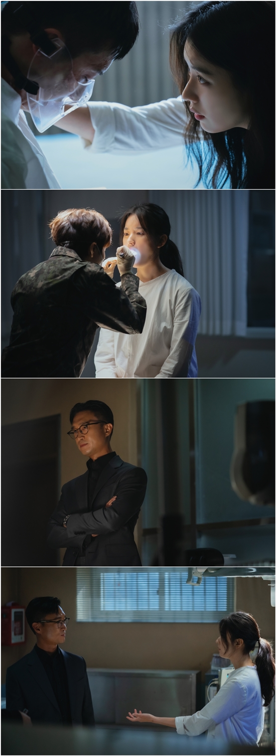 The original teabing, Happiness (hereinafter referred to as Happiness), revealed the appearance of Yoon (Han Hyo-jooo), who was captured by the inspection room, ahead of the first broadcast.Han Tae-seoks unthinkable minute Danger, who watches this, further heightens Dangers feeling.Happiness is a new normal city thriller that depicts the Earth 2 of those who are isolated from the part of the hierarchical society in the background of the near future.The cracks and fears that occur as the large city Apartment, where various human groups live, is blocked by a new infectious disease, and the struggle and psychological warfare for Earth 2 are drawn carefully.Director Ahn Gil-ho, who showed the power of detailed production regardless of genres such as Youth Records, WATCHER, memories of Alhambra Palace, and Secret Forest, and Han Sang-woon, who wrote WATCHER and Good Wife, coincided.Here, Han Hyo-joo, Park Hyung-sik, Jo Woo-jin, Lee Jun-hyuk, Park Joo-hee, Baek Hyon-jin, Park Hyung-sik, Bae Hae-sun and Cha Soon-bae are added to the perfection.The image of Yoon Saebom, who met the infected person in the public photo, creates a breathtaking tension. The movement of Yoon Saebom, who is approaching to look at the condition, is at stake.Then, Yoons actions, which are being examined, add to the sense of Danger. Yoon is unaware of the existence of a new infectious disease.Han Tae-seok, who knows all of this, is watching the examination process of Yoon Saebom keenly and stimulates curiosity.The purpose of Han Tae-seok, who knew the danger and tolerated his sudden behavior, also raises questions about why Yoon Saebom came to the laboratory.In the first episode of Happyness, which airs on the 5th, Saebom and Lee Hyun (Park Hyung-sik) face the mysterious infectious disease.While there is an incident that is not understood by common sense, expectations are focused on the actions of the two people who learned about the existence of infectious disease.Saebom and Lee Hyun are confronted with shocking events from the start, said the Happyness crew.We need you to see how the two people who were swept away by the unexpected Danger will get through it.Meanwhile, Happy will be unveiled at 10:40 pm on the 5th at Teabing and TVN.Photo = tvN