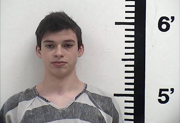 미국 아이오와주 페어필드 고교의 스페인어 교사 그라버 살해 사건의 용의자로 체포된 16세 고교생 윌러드 노블 밀러(위)와 제레미 에버렛 굿데일.제퍼슨 카운티 검찰 제공 AP 연합뉴스