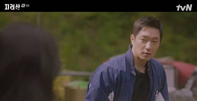 Jirisan Jun Ji-hyun made First Love Son Seokgu and The Slap.On TVN Jirisan, which aired on the 7th, Lee Gang (Jun Ji-hyun), who is agitated by The Slap with First Love Ironscape (Son Seokgu), was portrayed.On this day, Lee Gang found a distressed woman in a snowy mountain and helped him.The woman who called herself Detective, asked if she knew the man who went to Shelter to find Lost, mislaid, and an abandoned property, and said, Take me to Shelter.Please.Partner Detective was accused of being back paid by a drug dealer, and evidence to clear the charge is in Shelter.Lee Kang asked, Why is it so important in Shelter? And the woman said, There is an informant that he planted in the organization.I used to contact him in Jirisan, but he told me that the source had brought evidence to Shelter.But when she arrived at Shelter with a woman, there was a bloody, fallen old-fashioned (Oh Jung-se).Lee Gang tried to report to the Haedong Police Station, but he was attacked by a man and fell down. He was an accomplice of a woman and tried to find evidence hidden in Shelter.Fortunately, the situation was settled as the iron mirror led the Detectives.The Slap people expressed their longing and complex feelings toward each other with their sad eyes.At this point, he called himself a terminal police officer, and Lee said, I do not live in a bad way.You look more like San E than the sea now. Im sorry, I didnt know things would be so dangerous. I didnt know you were still in the mountains. I thought Id quit.Youve been in the mountains since then, havent you been calling me when you come to the mountains? the rivers complaint said, I actually have a confession to make.I wanted to buy a motorcycle, and I wanted to go to the beach with you. I went to the boss in a few months and returned the money and apologized. Jirisan is wide. I see you now. Im sorry.Ill call you when I get back next time, because my wife likes to buy it, he said again.Lee said, When you come next time, you should take your climbing and climbing clothes. Do not bother people because you are distressed.On the other hand, Hyunjo (Ju Ji-hoon), who told him about the relationship between Lee and Lee, said, Did he like it so much? Did he want to wait long enough to keep the mountain?Lee Kang received What the fuck is that? But Lee Kang repeatedly asked, What is it, then? Why are you doing a Ranger because you do not like San E at the end of the conversation?The appearance of Lee Gang, who confides in his childhood in drunkenness, and Hyun Jo, who is surprised to see the future surrounded by fire, raised his curiosity about the development after the end of the drama.