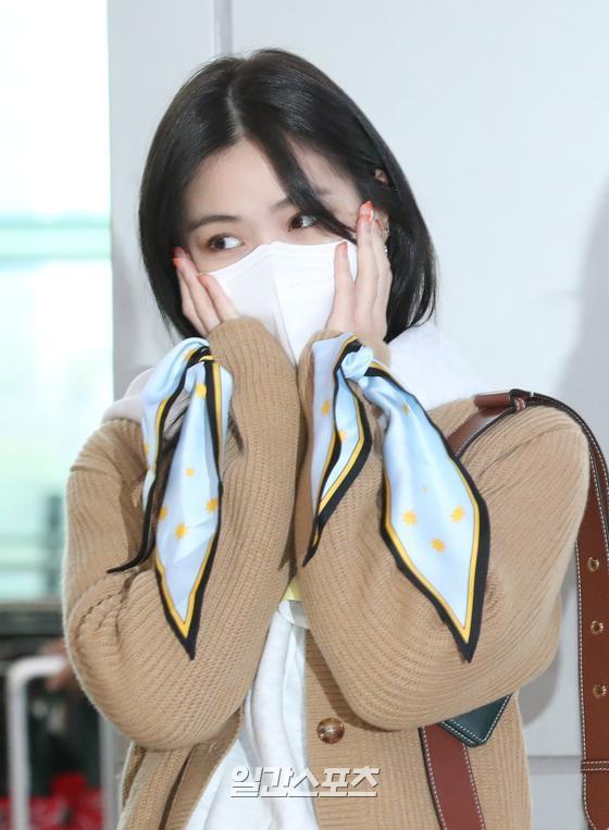 Girl group ITZY (ITZY Yezi, Leah, Ryu Jin, Chae Ryeong, Yuna) member Ryu Jin departs for Jeju Island via Gimpo International Airport, a Jeju Island schedule, on the afternoon of the 9th.